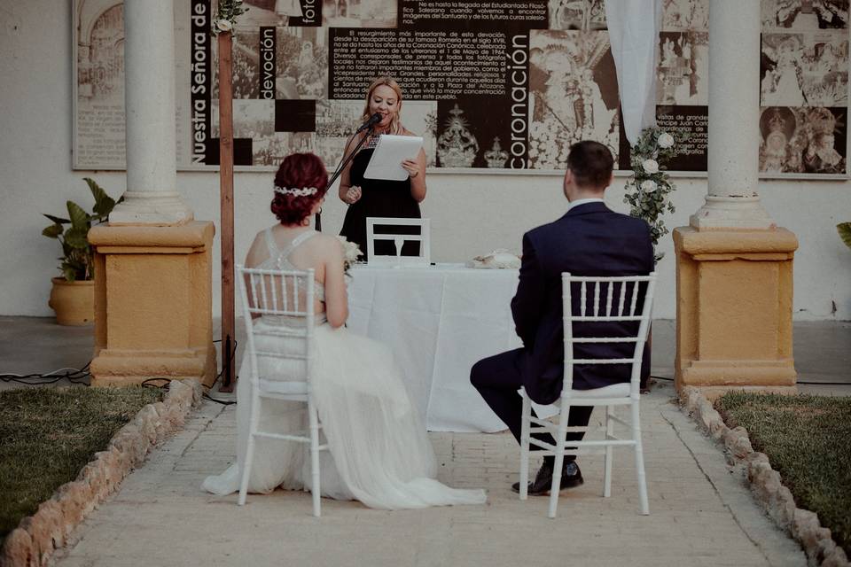 Almudena Moreno - Maestra de ceremonia