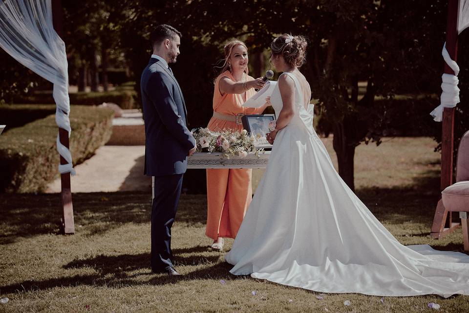 Almudena Moreno - Maestra de ceremonia