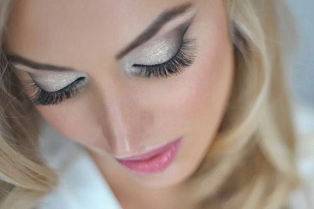 Full face makeup