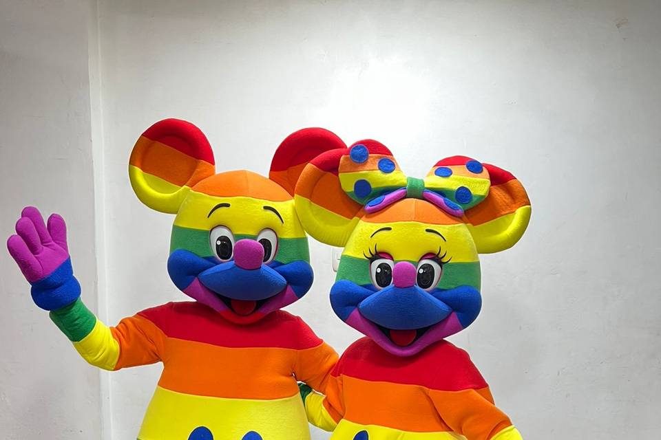 Mickey y Minnie arco iris