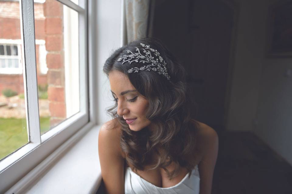 https://cdn0.bodas.net/vendor/75339/3_2/960/jpg/chic-haircomb_1_75339.jpeg