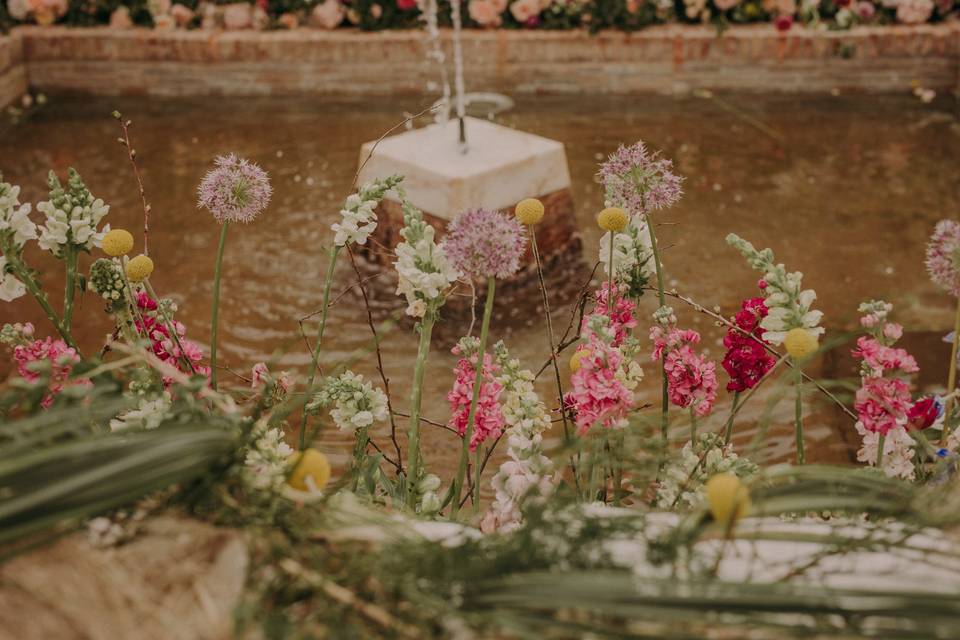 Fuente flores + mesa nupcial