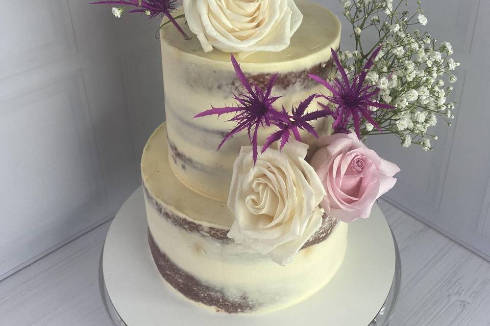 Tarta con rosas naturales