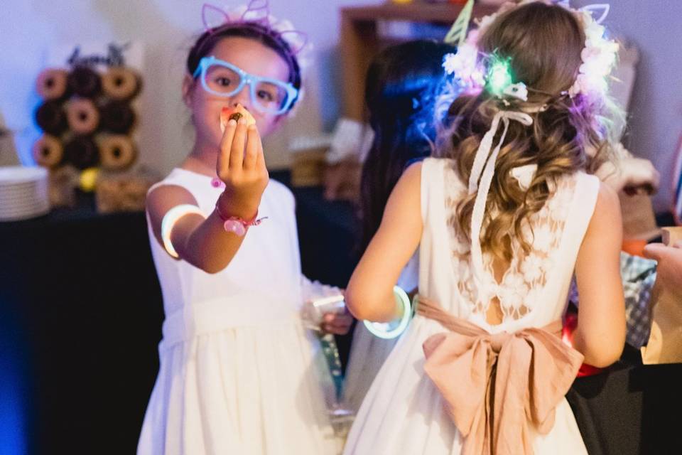 detalle_niña_accesorios_luminosos