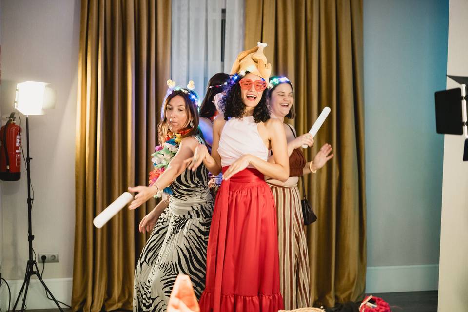 grupo_invitas_diversion_con_accesorios