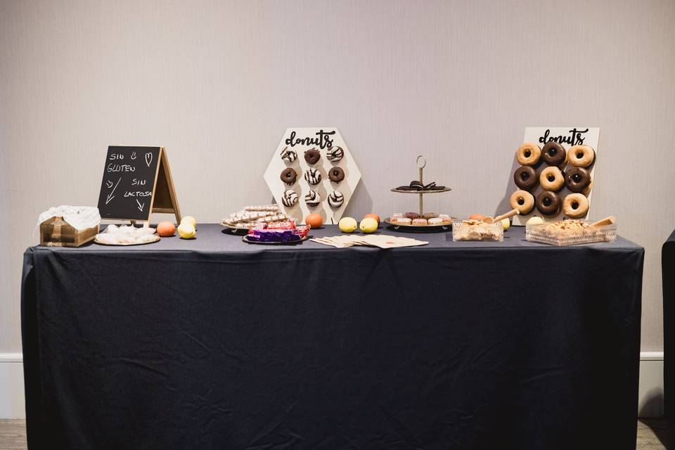 mesa_donuts_variedades_negro_madera