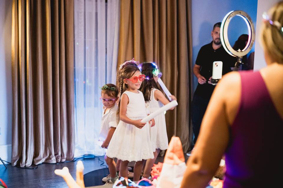 niños_con_gafas_led_fiesta