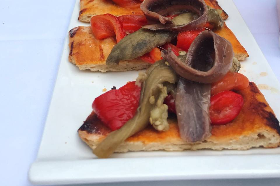 Tostada de escalivada y anchoa