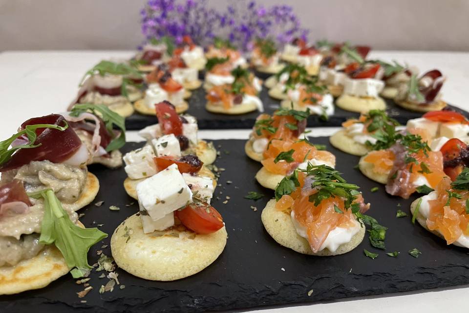 Aperitivo: Mini blinis variado