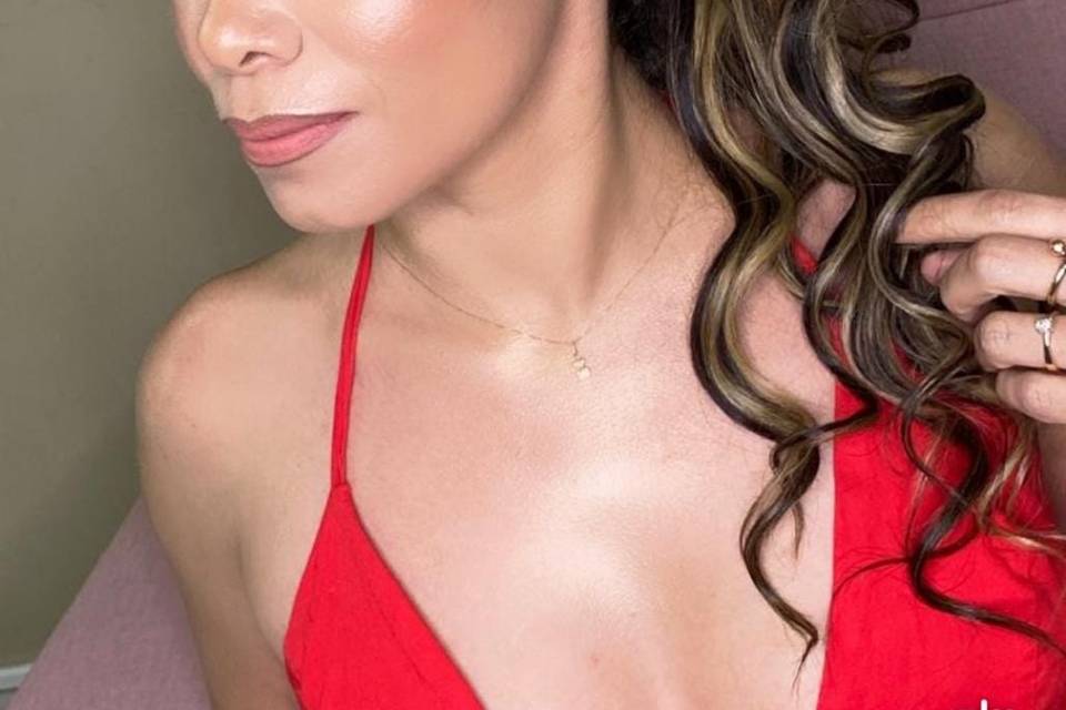 Maquillaje y peinado