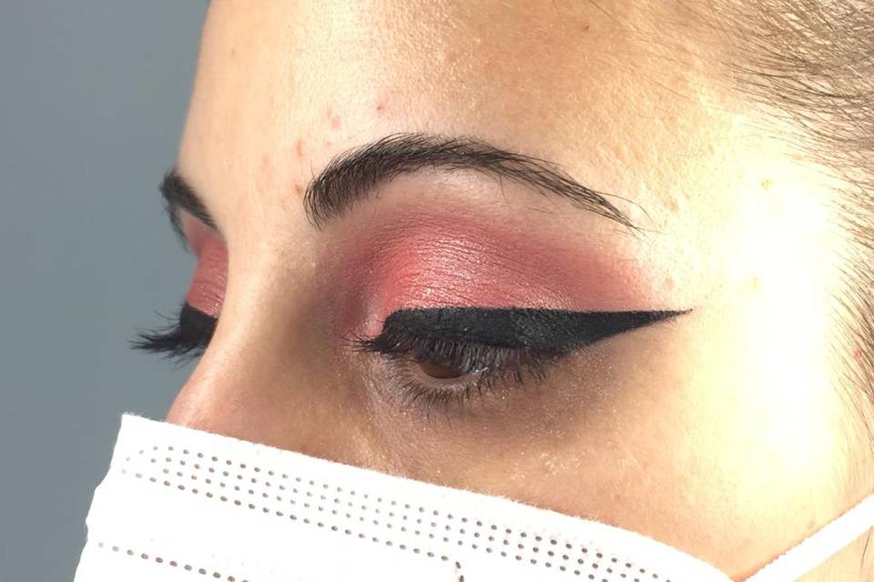 Eyeliner para invitada