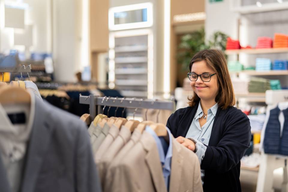 Ángela trabajando en AM