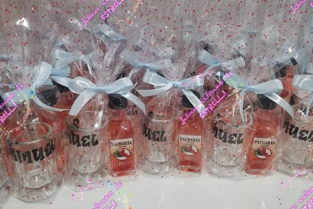 Licor y vasito personalizado