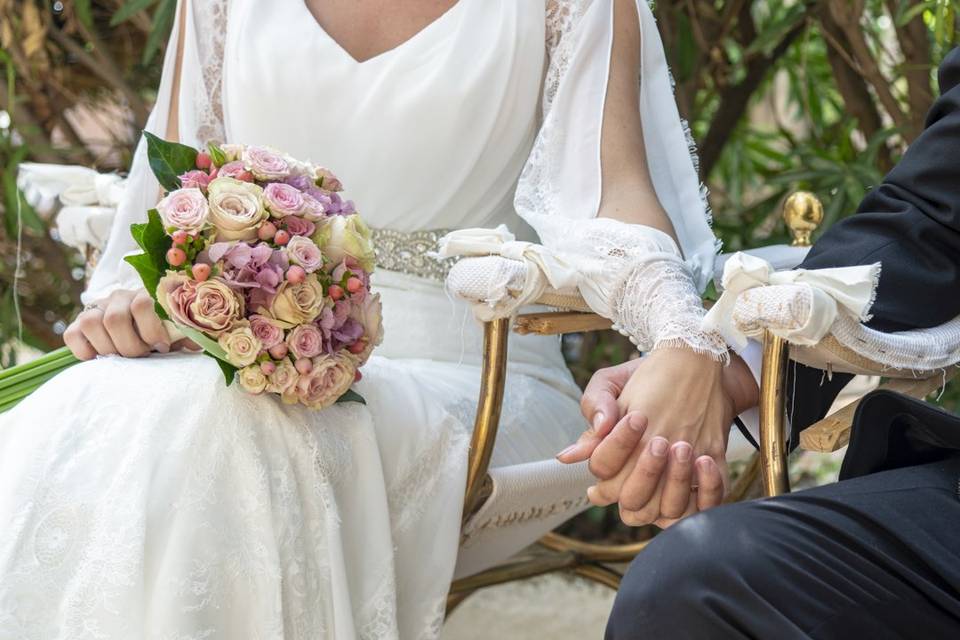 Novios en pérgola