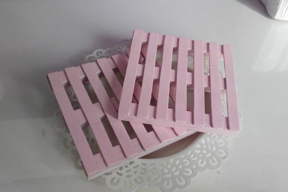 Posavasos de madera en rosa cl