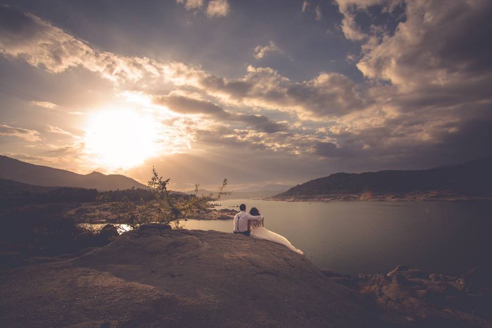 Novios al atardecer