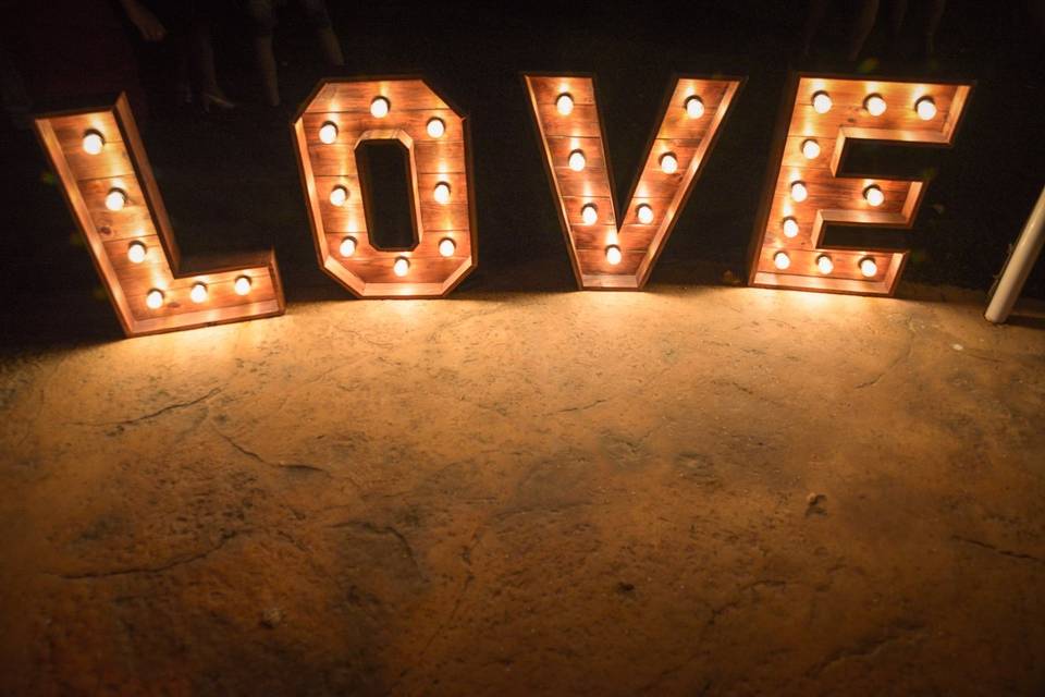 LOVE iluminado