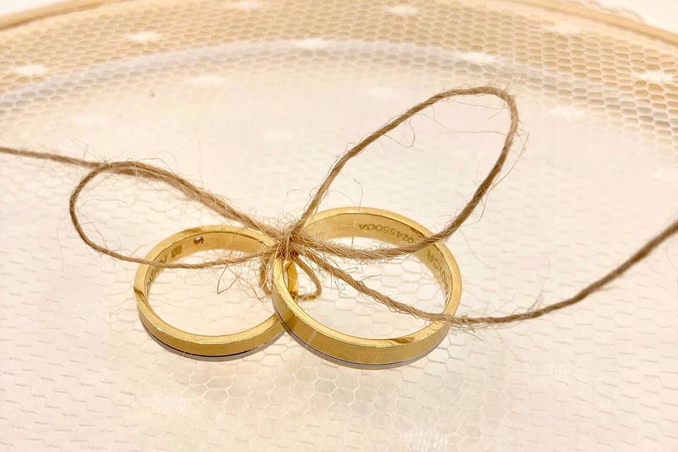 Lianzas en oro con diamante