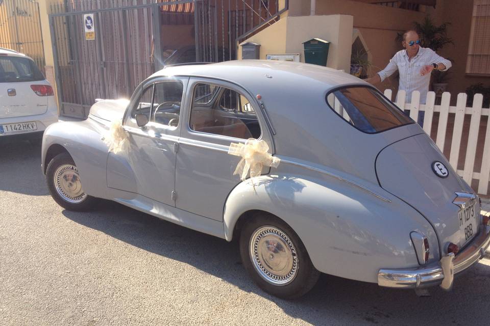 Peugeot 203 para una boda