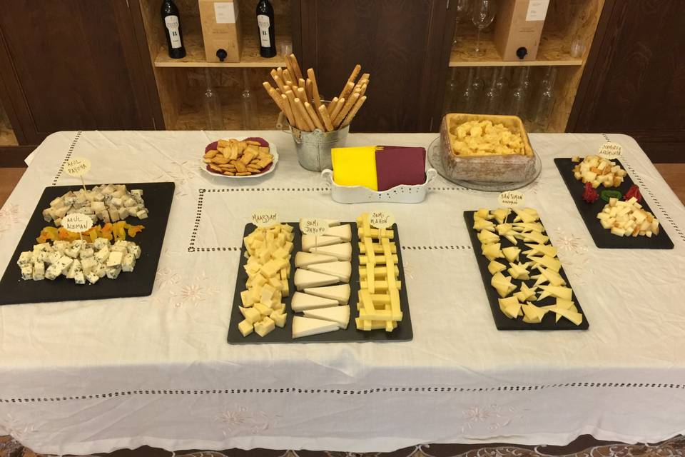 Mesa de quesos en una boda