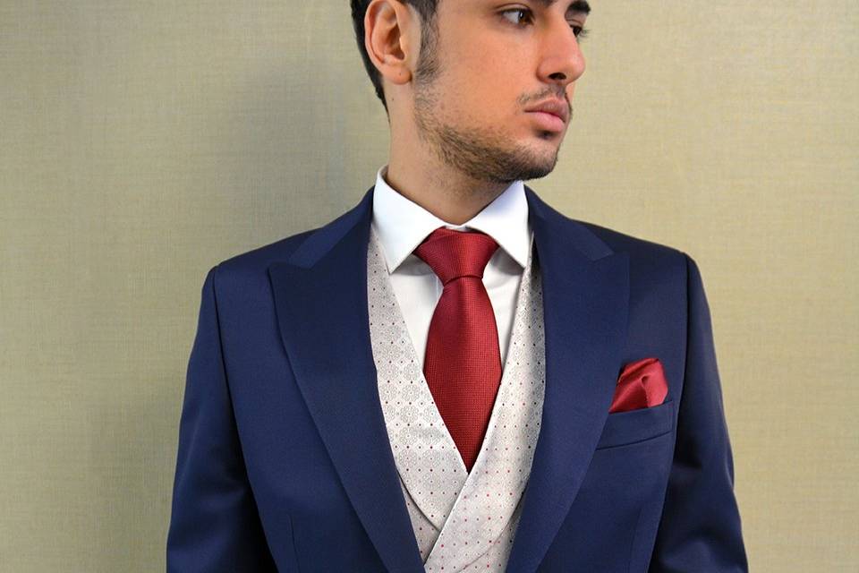 Traje de novio elegante