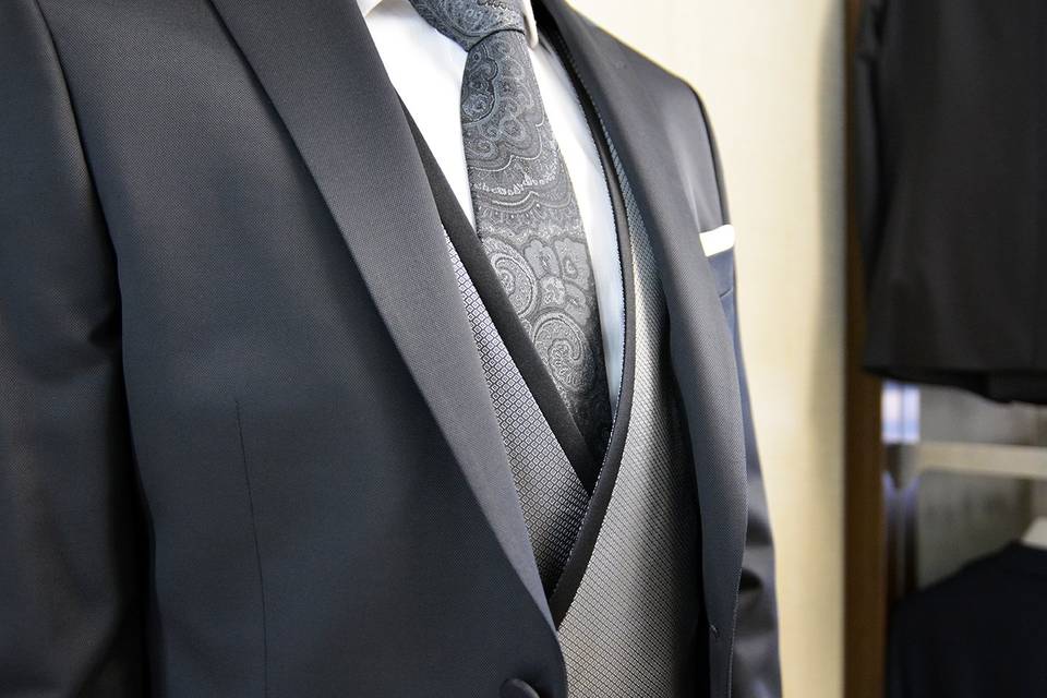 Detalle de traje de novio