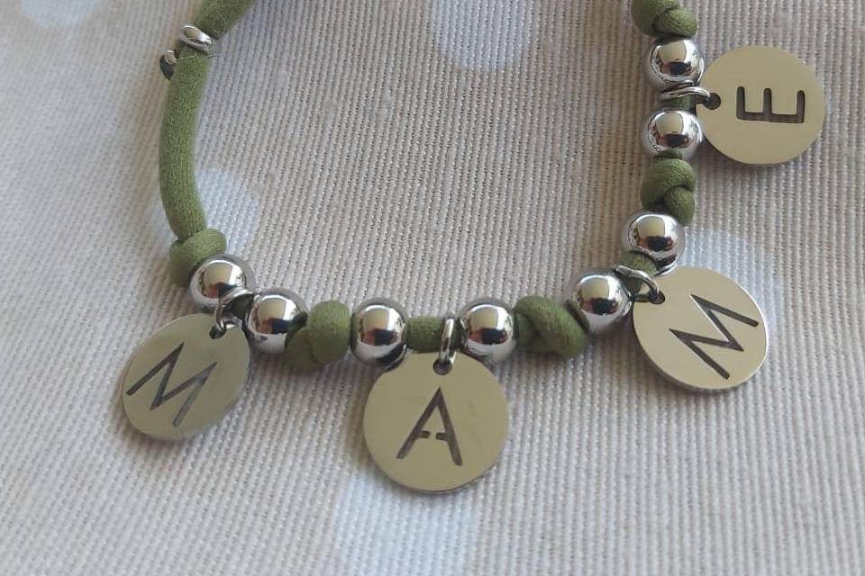 Pulsera con letras