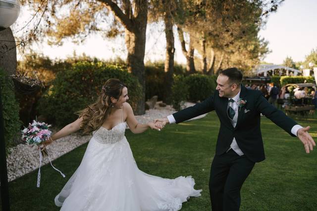 Novios en jardin