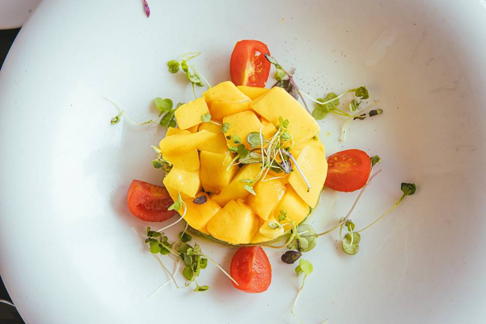 Ensalada de mango y wakame