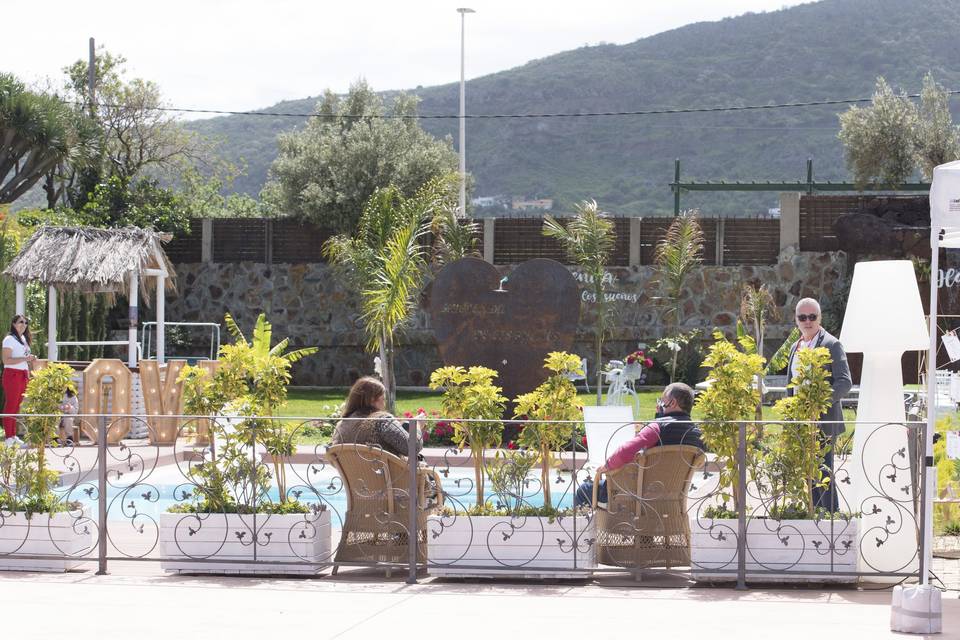 Piscina en el jardín