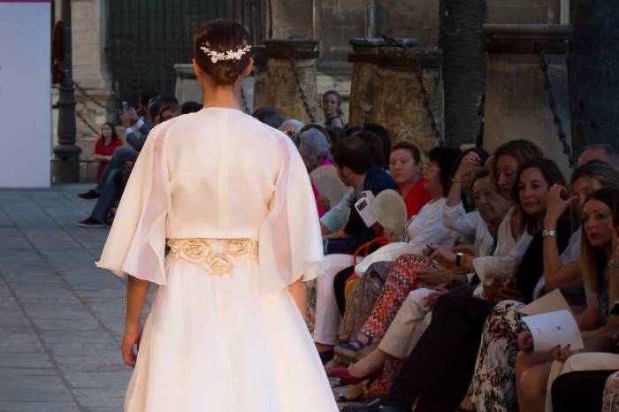 Vestido de novia con chaqueta