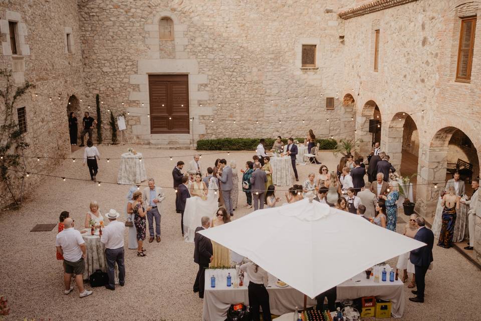 Aperitivo en el. claustro