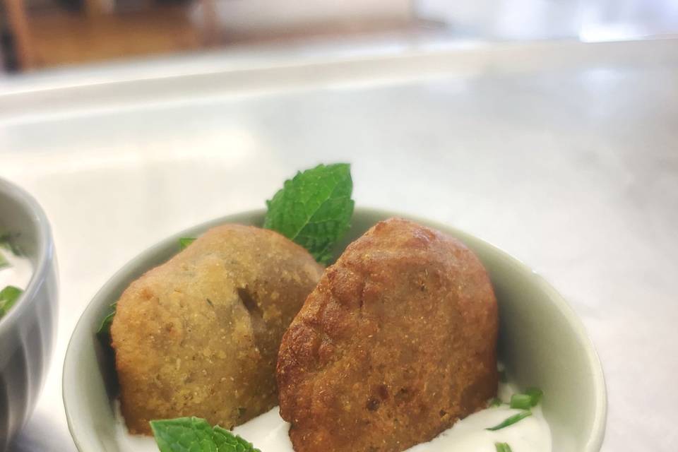 Falafel con salsa de yogur