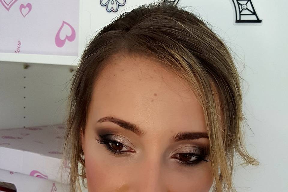 Maquillaje y peinado