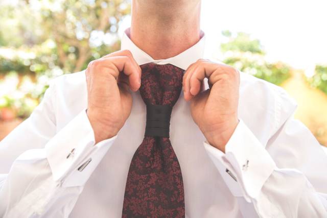 Ajustando la corbata