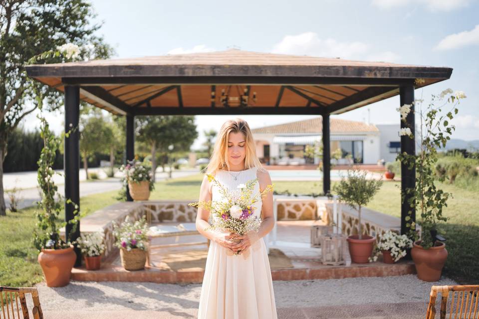 Novia radiante en la ceremonia