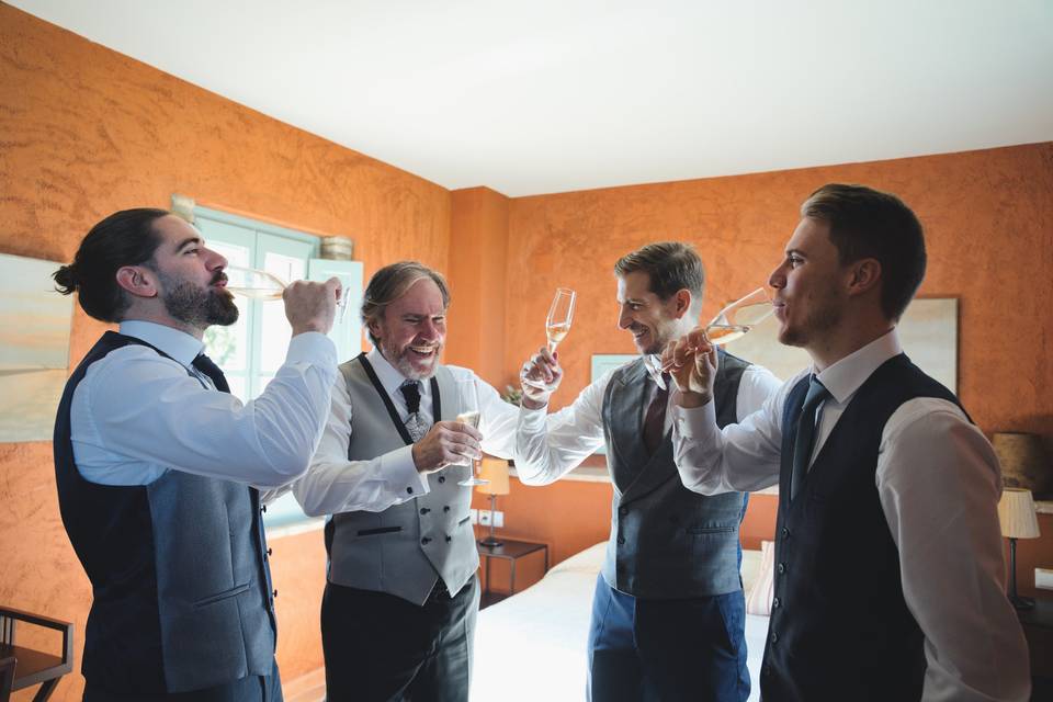 Brindis entre amigos
