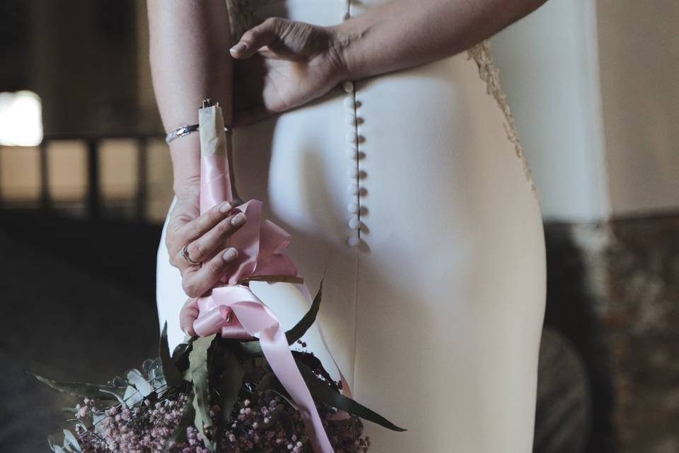 Detalles del vestido de novia.