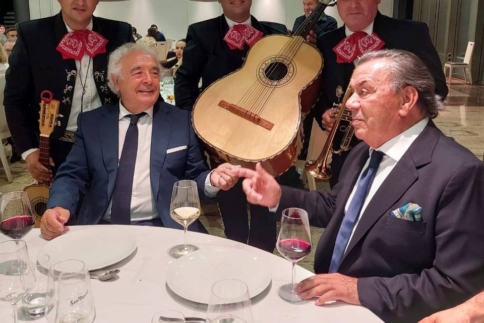 Los del Río y mariachi