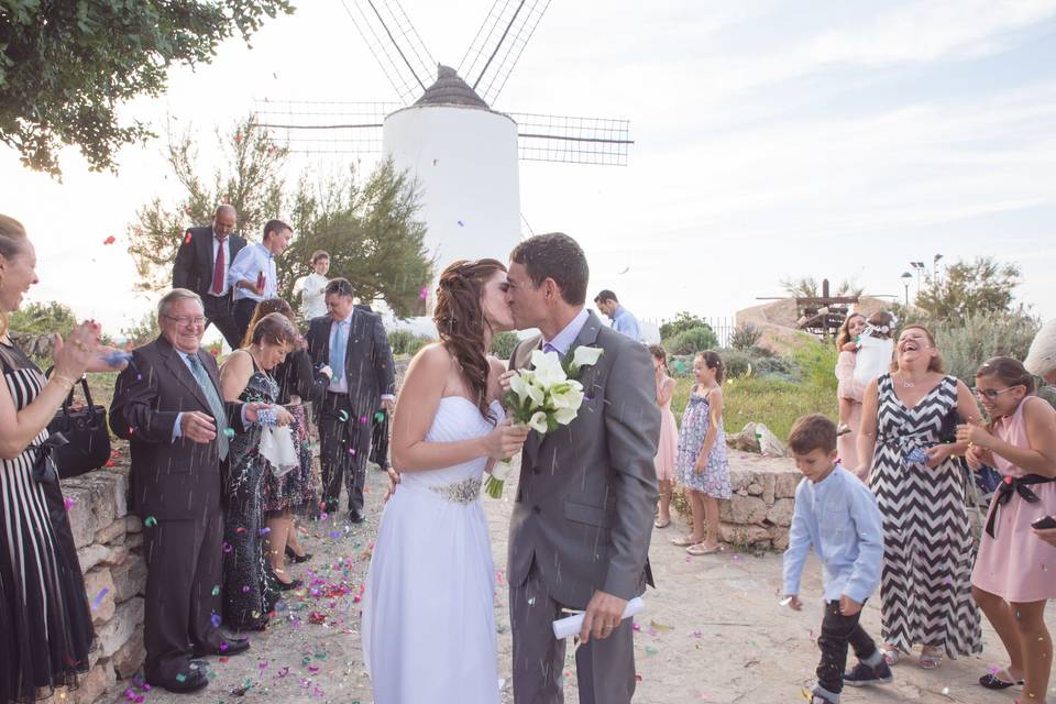 Beso de recién casados