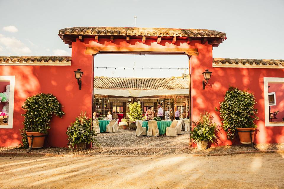 Entrada al espacio de bodas