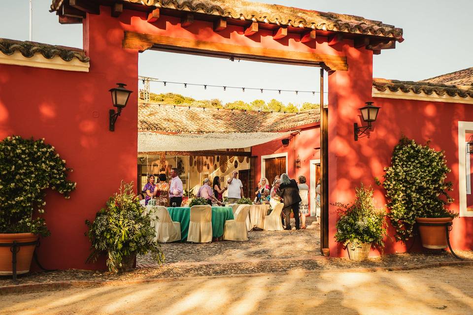 Entrada al espacio de bodas