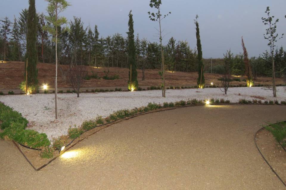 Jardín iluminado