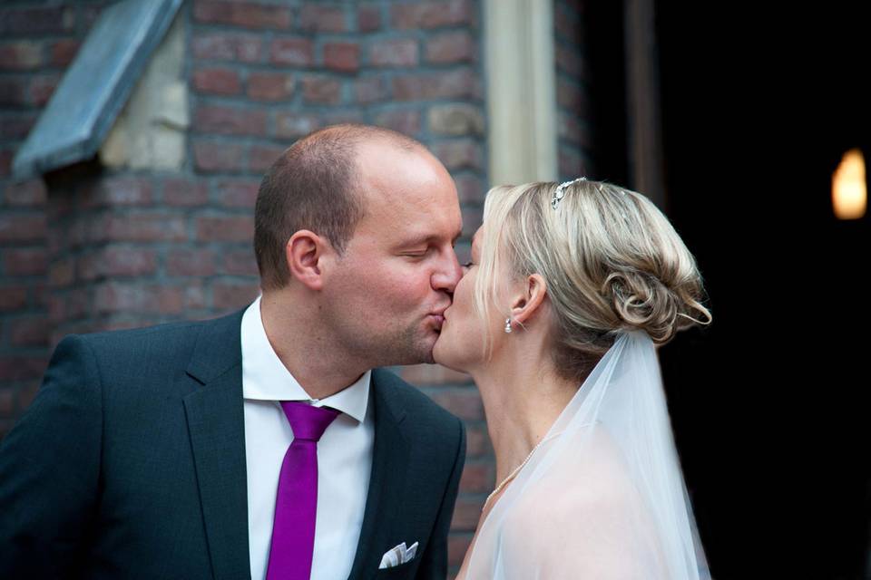 El beso antes de la iglesia