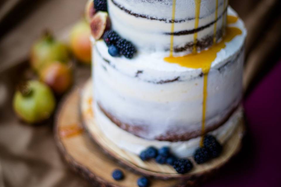 Tarta naked cake con frutos