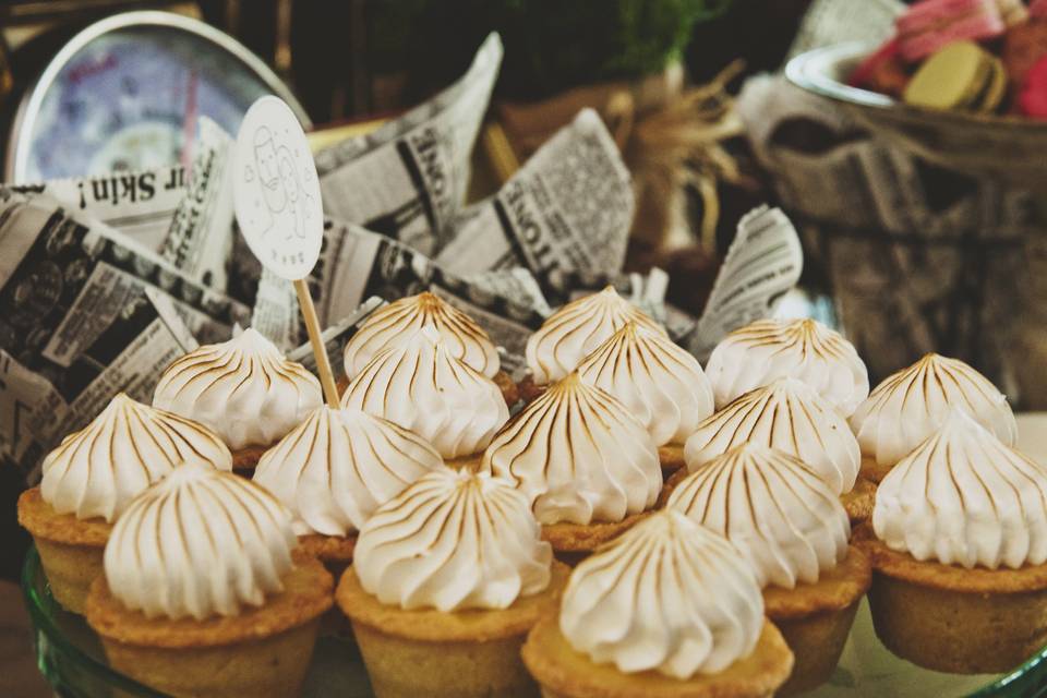 Mini lemon meringue pies