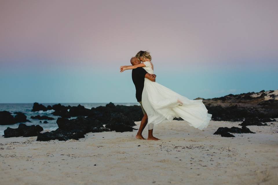 Novios en la playa