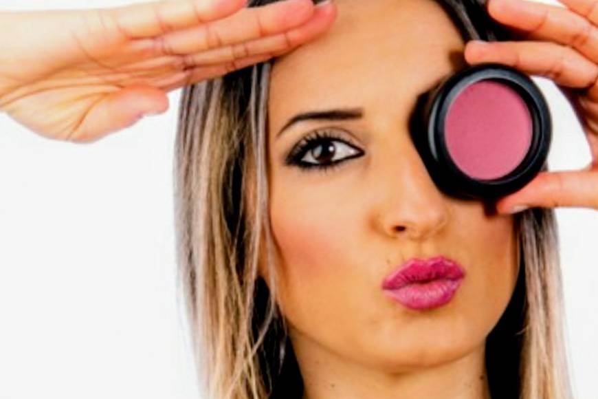 Maquilladora y peluquera