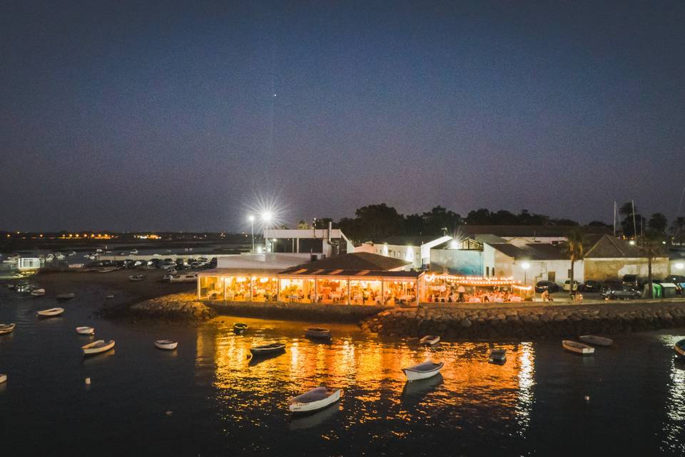 Vistas desde el mar de noche