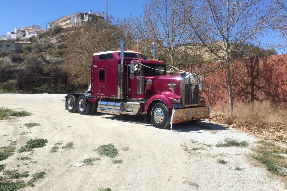 Él Kenworth w900L en una boda